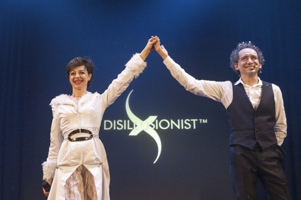 A Cuneo lo straordinario successo di “The Disillusionist™”, magico spettacolo di Erix Logan e Sara Maya A Cuneo lo straordinario successo di “The Disillusionist™”, magico spettacolo di Erix Logan e Sara Maya