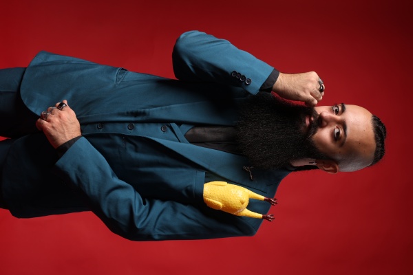 Tiziano Grigioni porta “Problematico” a Dronero:  un’intervista senza filtri al mago più imprevedibile della scena italiana