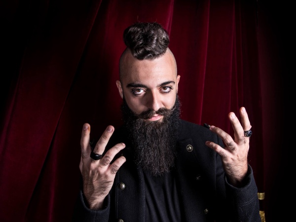 Appuntamento sabato 22 novembre, alle ore 21, con Tiziano Grigioni e il suo spettacolo “Problematico”, organizzato da Blink Circolo Magico